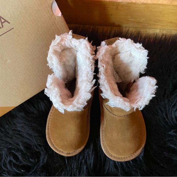 Koolaburra Brown and White Ankle Boots with Cozy‎ Lining - Picture 5 of 8